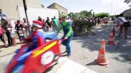 Une course de brouettes pour la fête votive au hameau des Vignères