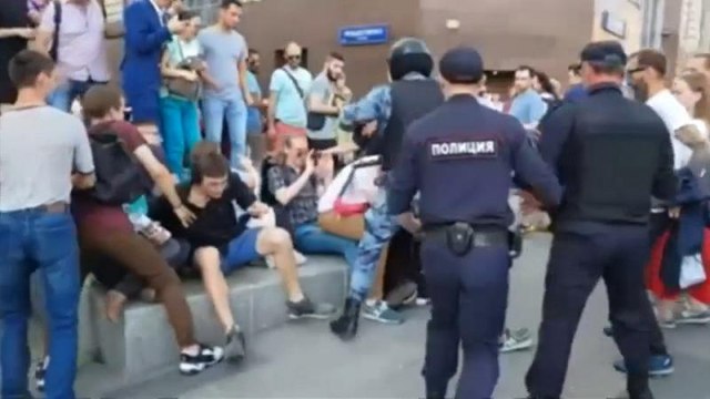 Foram detidas quase 1400 pessoas no sábado em Moscovo