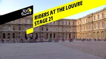 Les cyclistes passent au Louvre / Riders at the Louvre - Étape 21 / Stage 21 - Tour de France 2019