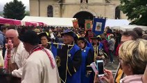 La procession des confréries devant l'église de Lacaune