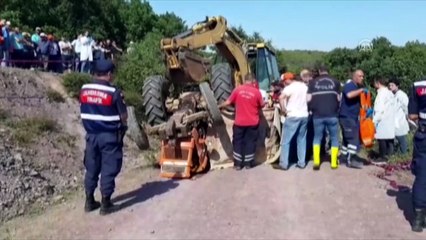 Devrilen traktörün sürücüsü öldü - İSTANBUL