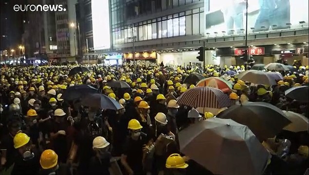 Caos nelle strade di Hong Kong. Proseguono le proteste e gli scontri