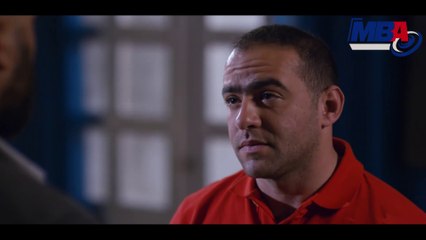 شاهد ندالة احمد صلاح مع ابن اشرف ذكي -الفلوس في الشنطة شوفها-