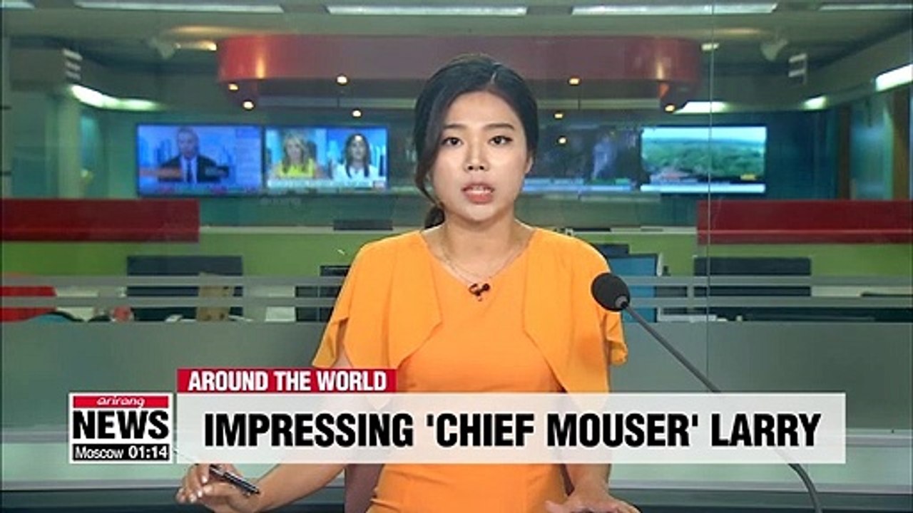 British PM Johnson looking to find dog that can get along with 'chief mouser' Larry