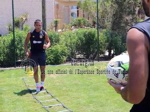 الحصة الأولى لهذا اليوم من الملعب المعشب بنزل الإقامة Espérance Sportive de Tunis