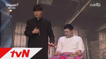 '검은사제들' 강동원 신부, 악령과의 특급케미