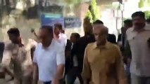Shehbaz Sharif Sarrak Par Kharray Pani Se Dar Gaye