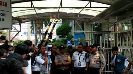 Pencari Suaka Melakukan Demo di Depan Kantor UNHCR