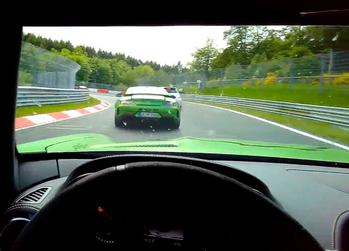 VÍDEO: Dos Mercedes AMG GT R andan sueltos en Nürburgring y esto es lo que pasa