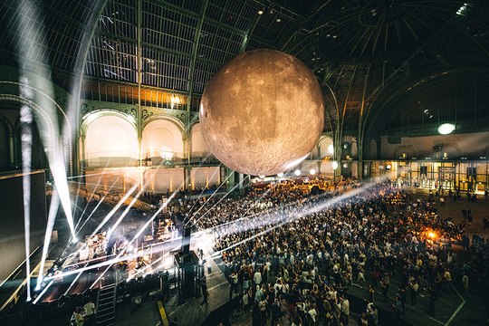 MOOON : une nuit cosmique au Grand Palais !