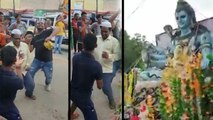 मुस्लिम भाइयों ने कांवर यात्रा में श्रृद्धालुओं के साथ जमकर किया डांस, देखिए वीडियो