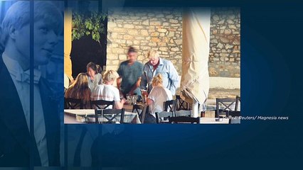 O retiro grego de Boris Johnson: "Ele adora o meu 'spetsofai'"