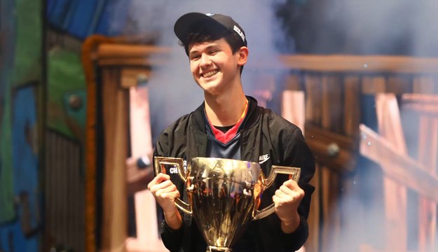 Kyle Giersdorf, 16 ans, alias «Bugha», champion du monde de Fortnite, va recevoir 3 millions de dollars
