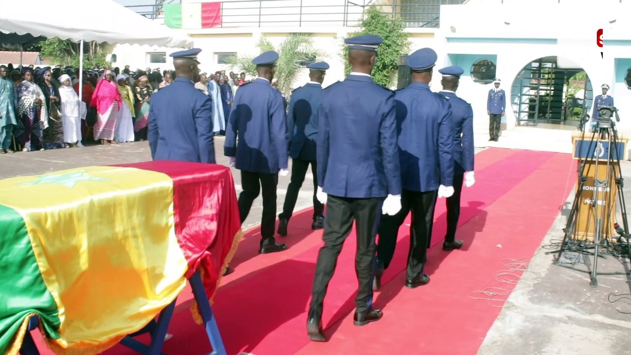 Levée du corps du commandant Sané