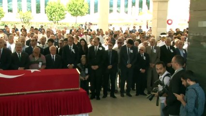 Eski TBMM Başkanı Ahmet Ferruh Bozbeyli toprağa verildi