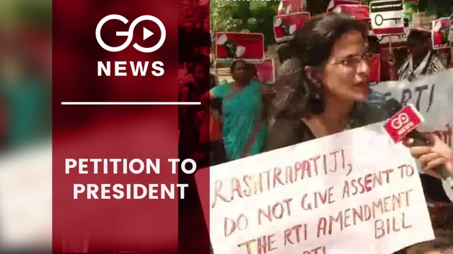 RTI Activists Stage Protest In Jantar Mantar