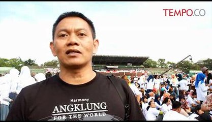 Angklung-Diminati-Warga-Negara-Asing.flv