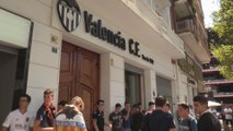 Ardua espera en Valencia a la espera de conocer el futuro de Mateu Alemany