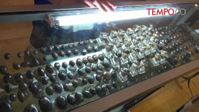 Menakjubkan-Batu-Akik-di-Makassar-Berlafal-Allah.flv