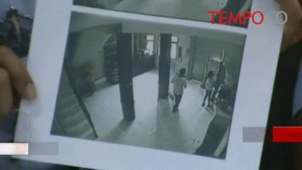 Terekam-CCTV-Ini-Cara-Unik-Wanita-Selundupkan-Sabu-ke-Rutan.flv