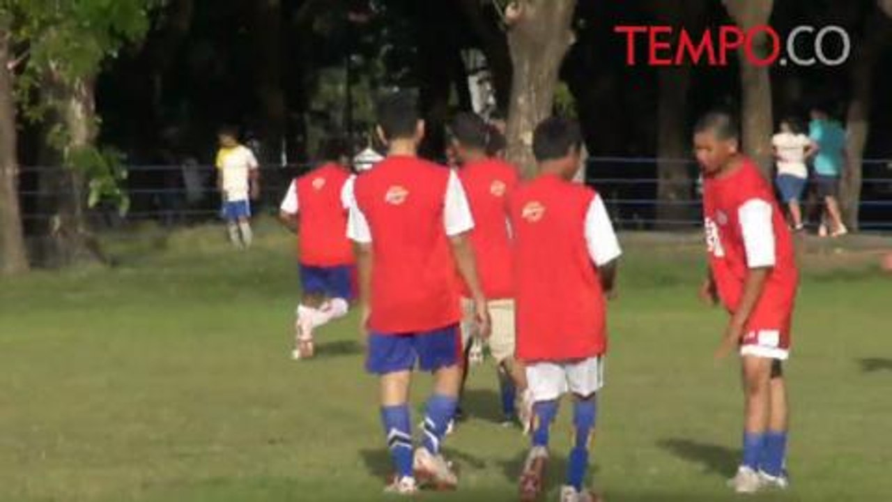 Dengan-Main-Bola-Tunanetra-Ini-Kritik-Kisruh-PSSI.flv