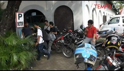 KPK-Kembalikan-Berkas-PDAM-Wartawan-Dilarang-Masuk.flv