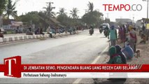 Di Jembatan Sewo, Pengendara Buang Uang Receh Cari Selamat