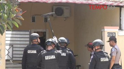 Begini Tim Gegana Menggeledah Rumah Pemilik Bom Makassar
