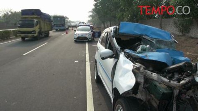 Minibus Tabrak Truk Fuso, Terseret 1 Km, Dua Tewas Seketika