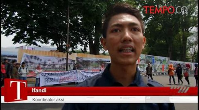Tuntut Kebijakan Jokowi, Mahasiswa Bandung Blokir Jalan