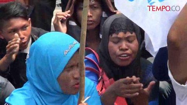 Tegang, Demo Diwarnai Adu Mulut Buruh Dengan Polisi