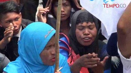 Tegang, Demo Diwarnai Adu Mulut Buruh Dengan Polisi
