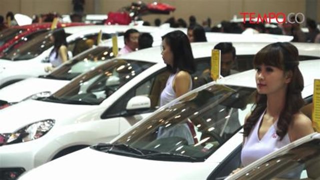 Intip Seksinya Para SPG di Pameran Mobil GIIAS