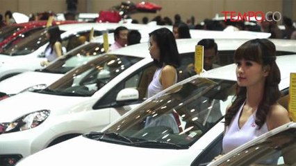 Intip Seksinya Para SPG di Pameran Mobil GIIAS