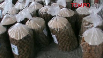 Pikap Angkut Gula Merah Terguling, Kerugian Puluhan Juta