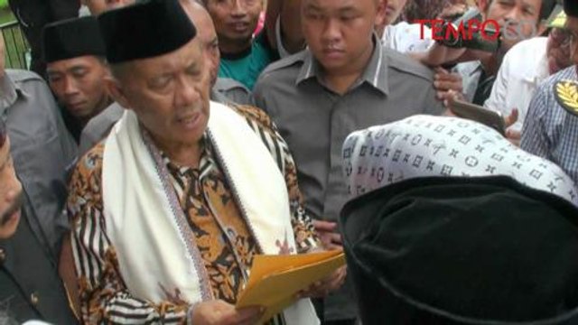 Bebas dari Penjara, Koruptor Ini Disambut bak Pahlawan