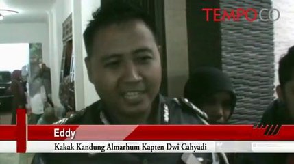 Download Video: Kedatangan Jenazah Copilot Pesawat T50I Disambut Isak Tangis