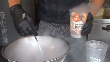 Sıvı azot ile dondurulan patlamış mısıra Japonlardan büyük ilgi