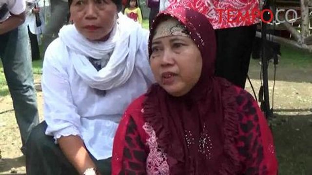 Ribuan Warga Berebut Gunungan Onde-Onde Maulid Nabi
