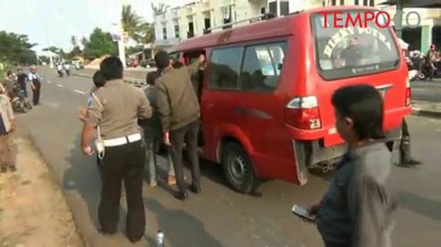 Dua ABG Pengendara Motor Terkapar Tabrak Tiang Listrik