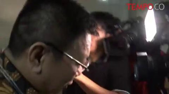 Datangi Polda Metro Jaya, Ibunda Jessica Bawakan Nasi Padang untuk Jessica