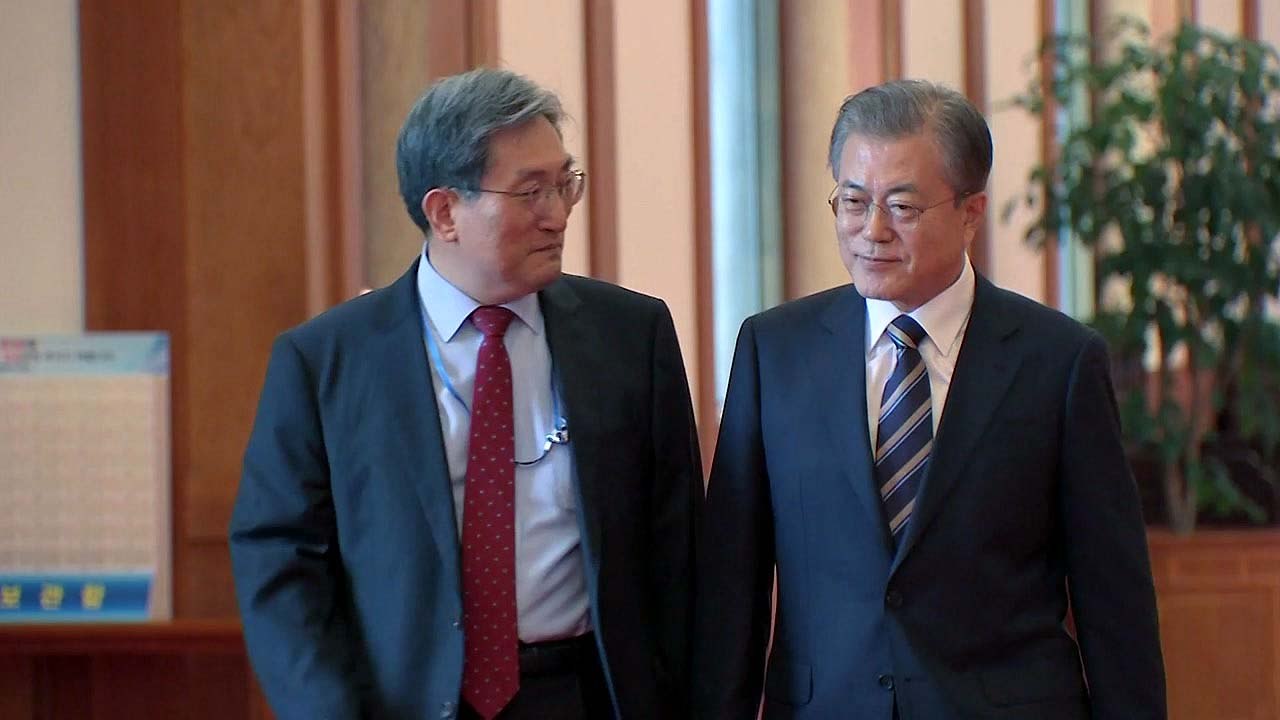 문 대통령, 휴가 취소에 참모들도 속속 복귀...靑, 日 '추가 보복' 대비 비상체제...