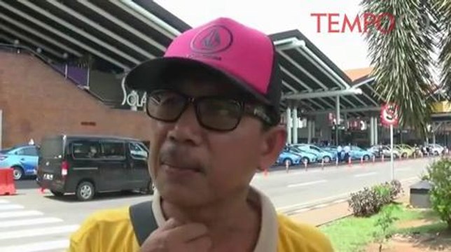 Demo Sopir Taksi, Penumpang di Bandara Telantar