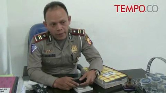 Minibus Tabrak Truk, Dua Orang Tewas Seketika