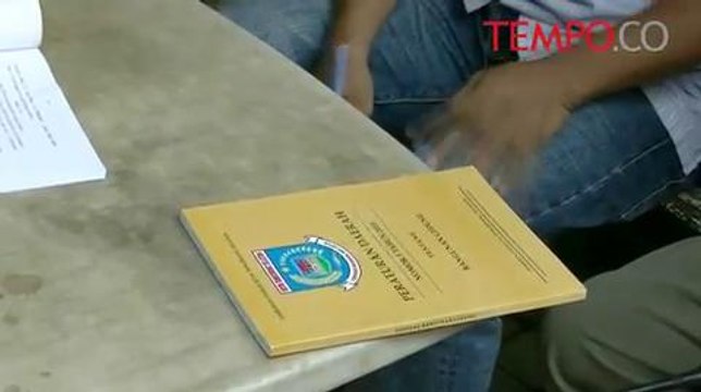 Puluhan Showroom Mobil Disegel Petugas Satpol PP