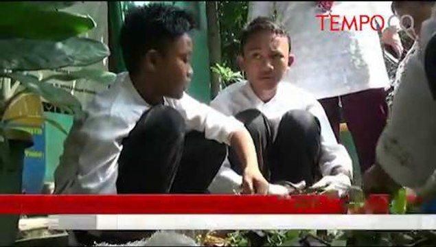 Peringati Hari Bumi, Para Pelajar Membuat Pupuk Kompos