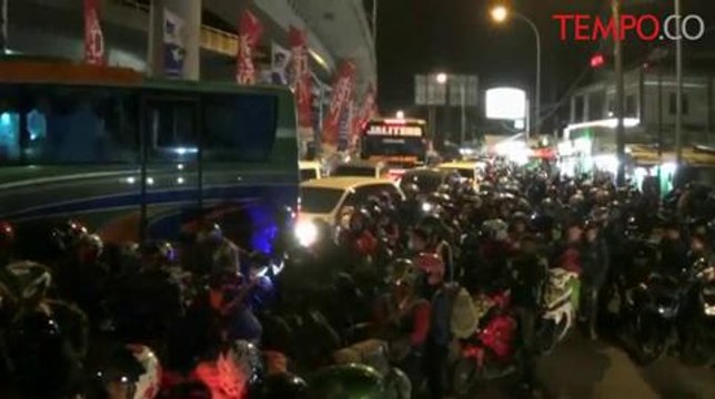 Ribuan Kendaraan Menuju Pelabuhan Merak Terjebak Kemacetan Panjang