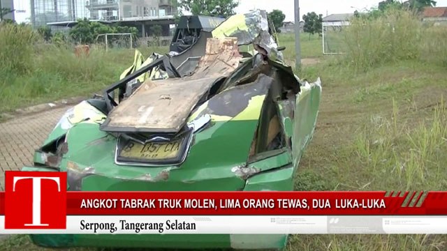 Angkot Tabrak Truk Molen, 5 Orang Tewas, 2 Luka