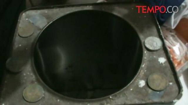 Tabung Uang Puluhan Tahun, Tukang Parkir Ini Berangkat Haji