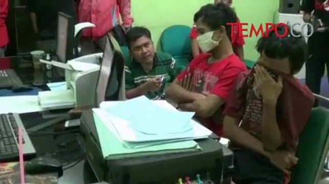 Jadi Ketua RT, Pesta Sabu, Pria Ini Menangis Saat Ditangkap